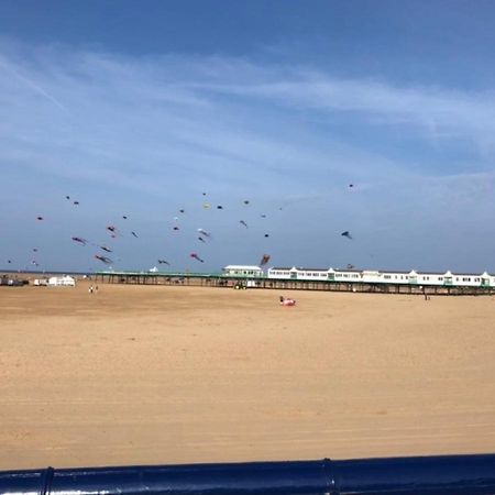 Beach Front Apartment With Free Parking, St Annes ลิธึม เซนต์ แอนน์ส ภายนอก รูปภาพ