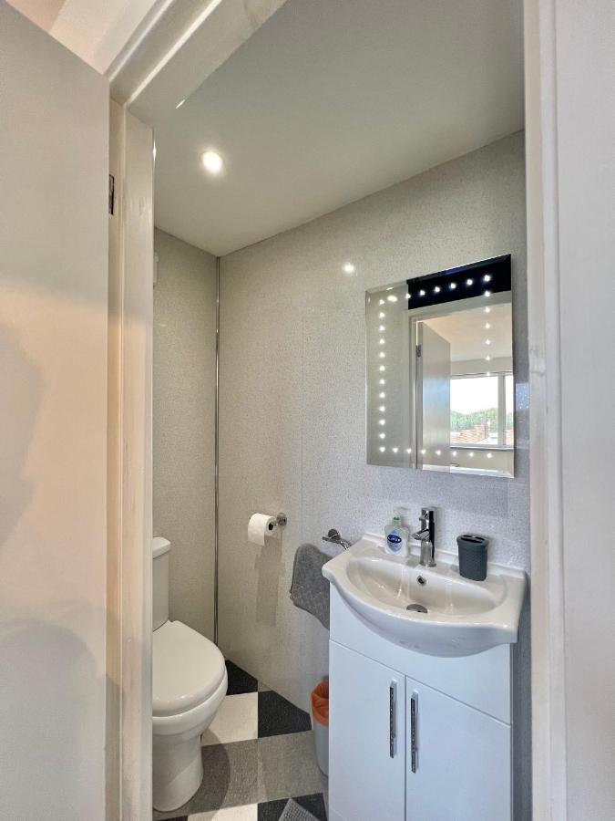 Beach Front Apartment With Free Parking, St Annes ลิธึม เซนต์ แอนน์ส ภายนอก รูปภาพ