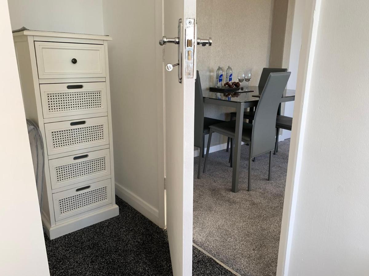 Beach Front Apartment With Free Parking, St Annes ลิธึม เซนต์ แอนน์ส ภายนอก รูปภาพ